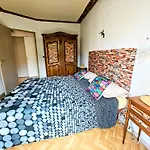 2 Bedroom Flat With Terrasse & Car-park Ouest