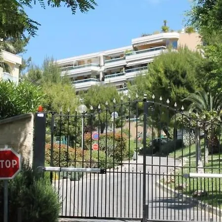 2 Bedroom Flat With Terrasse & Car-park Ouest