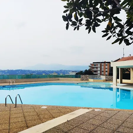 Apartman 2 Bedroom Flat With Terrasse & Car-park Ouest