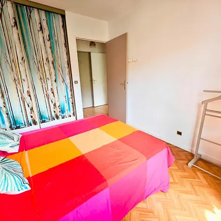 2 Bedroom Flat With Terrasse & Car-park Ouest