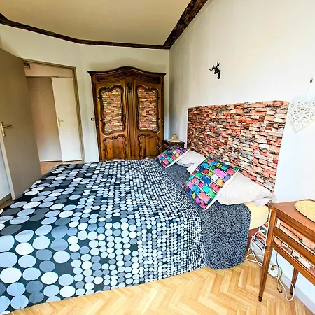 2 Bedroom Flat With Terrasse & Car-park Ouest