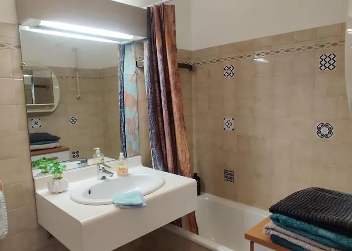 Apartmán 2 Bedroom Flat With Terrasse & Car-park Ouest *