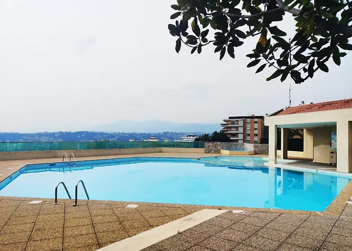 Apartmán 2 Bedroom Flat With Terrasse & Car-park Ouest