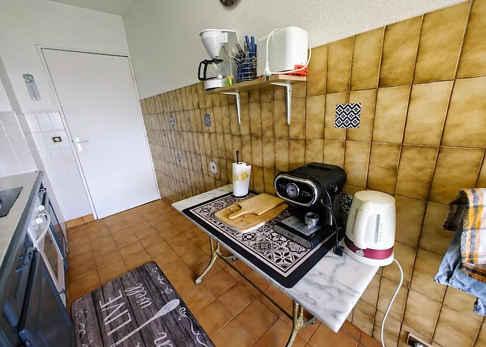 2 Bedroom Flat With Terrasse & Car-park Ouest Apartment