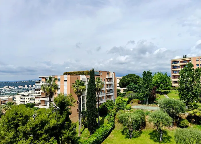 Apartment 2 Bedroom Flat With Terrasse & Car-park Ouest *