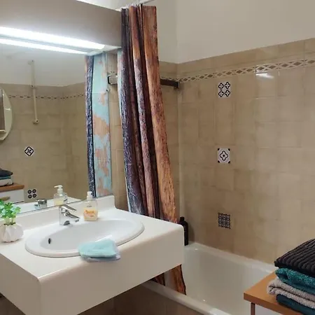 Lejlighed 2 Bedroom Flat With Terrasse & Car-park Ouest *