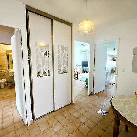 Lejlighed 2 Bedroom Flat With Terrasse & Car-park Ouest