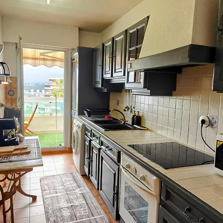 2 Bedroom Flat With Terrasse & Car-park Ouest Daire