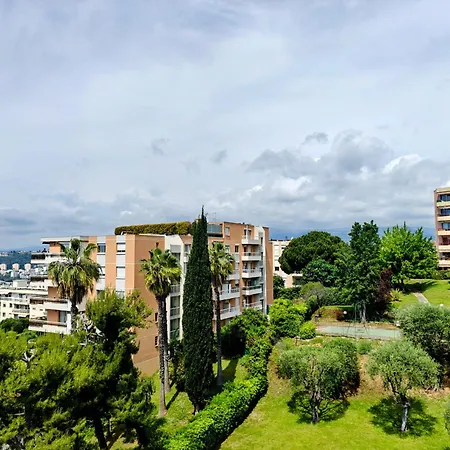 Lejlighed 2 Bedroom Flat With Terrasse & Car-park Ouest *