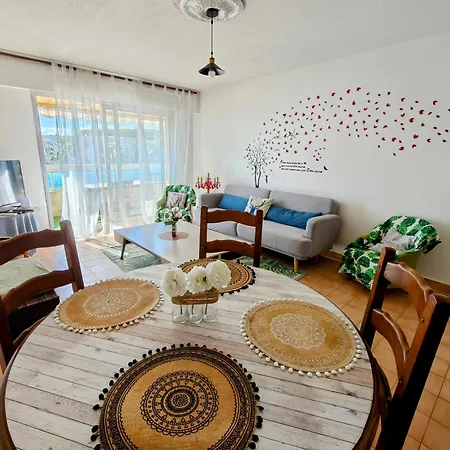 2 Bedroom Flat With Terrasse & Car-park Ouest