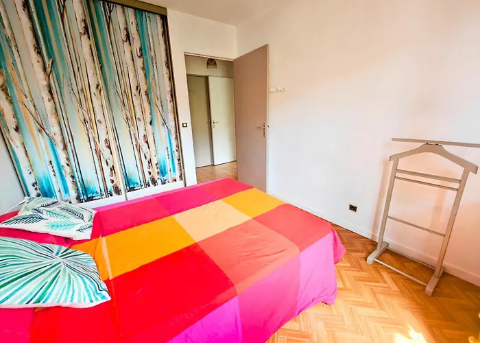 2 Bedroom Flat With Terrasse & Car-park Ouest